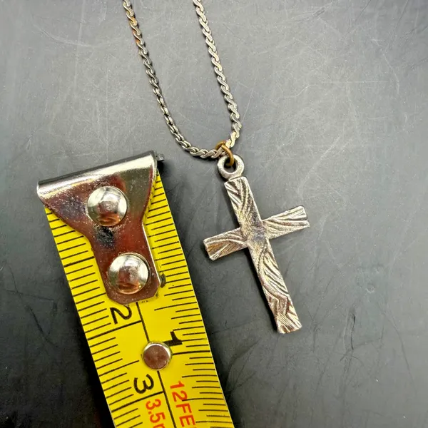 Silver Tone Cross Pendant Necklace 7 in Chain 1 in Pendant Preowned - Image 4