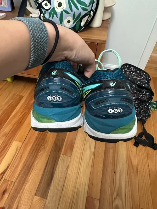 ASICS Women's size 8 in black and teal - Image 3