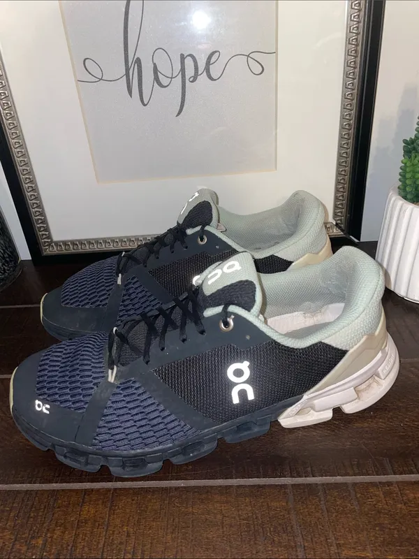 On Cloud Cloudflyer Running Shoes / Sneakers size 9 - Image 6