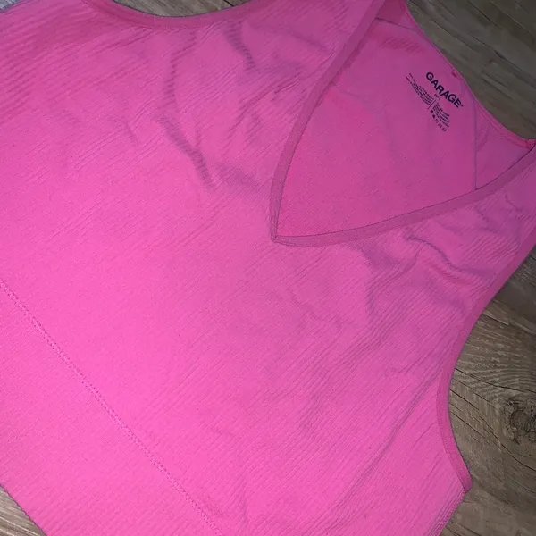 Garage hot pink ribbed plunge crop top - Image 4