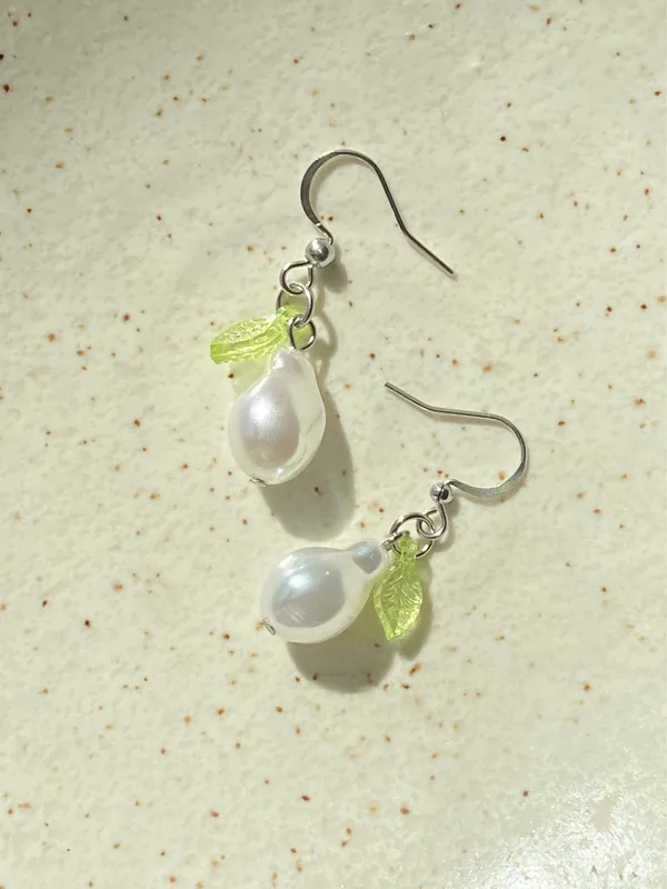 Handmade unique baroque pearl & leaf  dangle earrings🌿 - Image 4