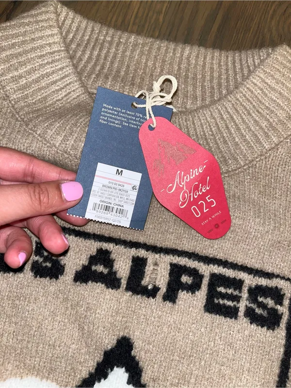 NWT Alpine Graphic Knit Sweater Les Alpes Mountain Scene Beige Size Medium - Image 5
