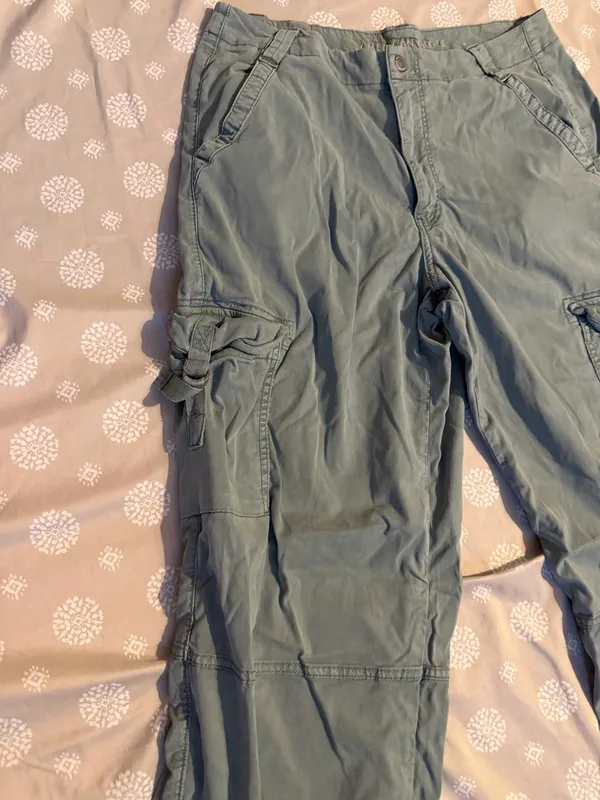 American eagle army green cargo pants size 12 long  - Image 2