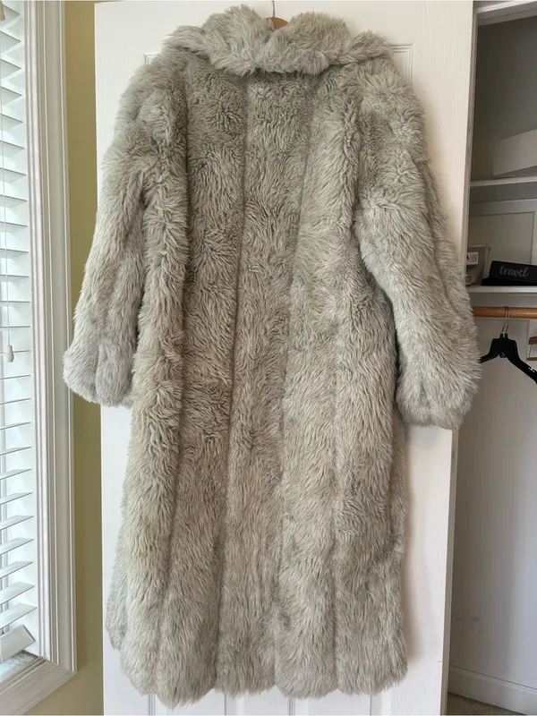 Monterey Fashions Vintage Long Faux Fur Coat in Cool Gray Women's Winter Coat - Image 11