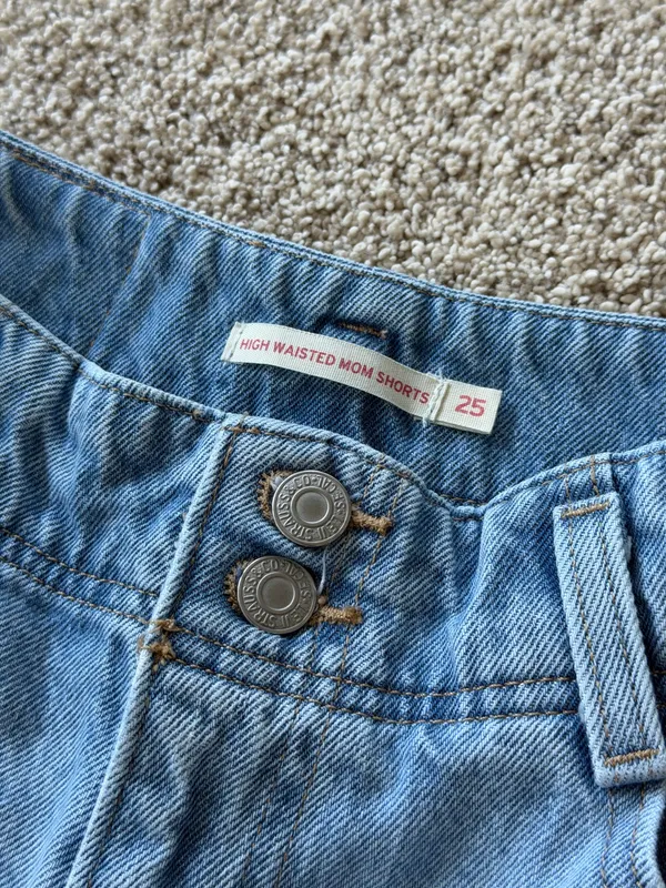 Levi’s High-Waisted Mom Shorts - Image 4