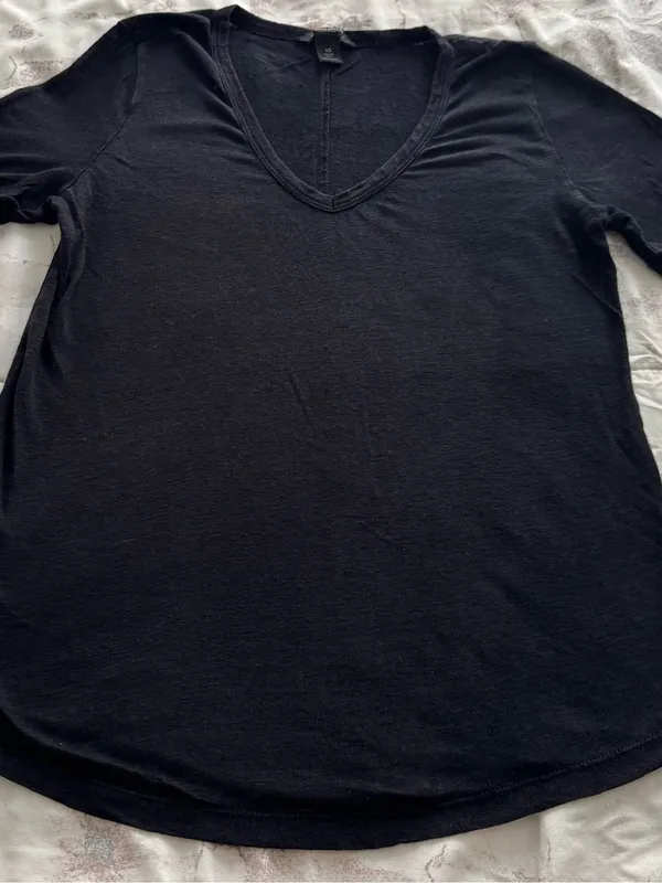 Banana Republic Black 100% linen Short-Sleeve V-Neck Knit t-shirt, size XS - Image 6