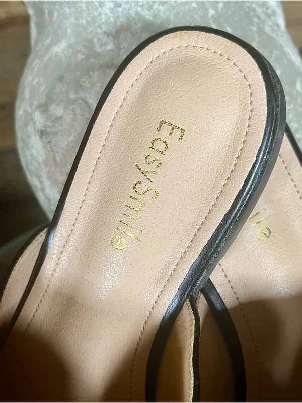 EasySmile Black Pointed Toe Mule Loafers Gold Chain Women’s Size 8 - Image 2