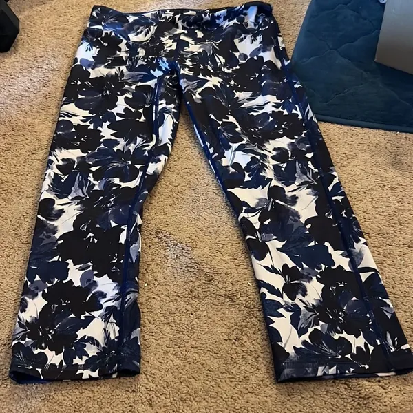 Fabletics‎ cropped leggings M - Image 2