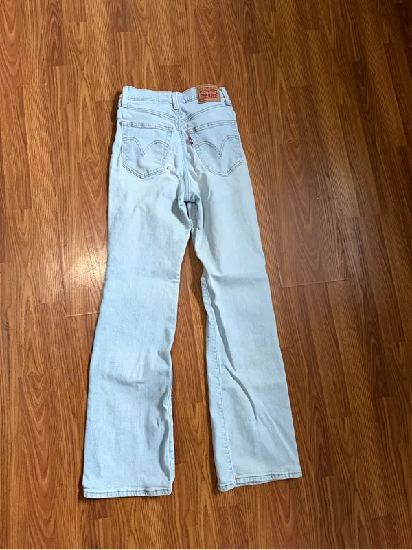 Levi’s Ribcage High Rise Bootcut Light Wash Jeans 27. - Image 3