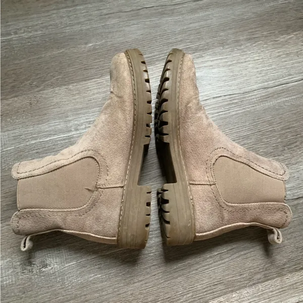 Cliffs Booties Chelsea Boots Tan Nude Beige Comfy Boots Size 7 M - Image 12