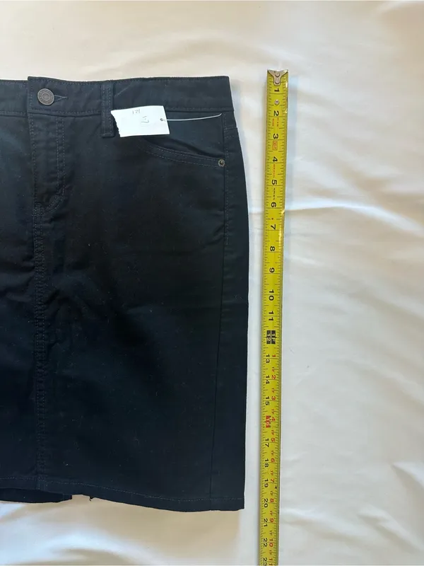 GAP Black Pencil Skirt with Classic Five-Pocket Style - Image 5