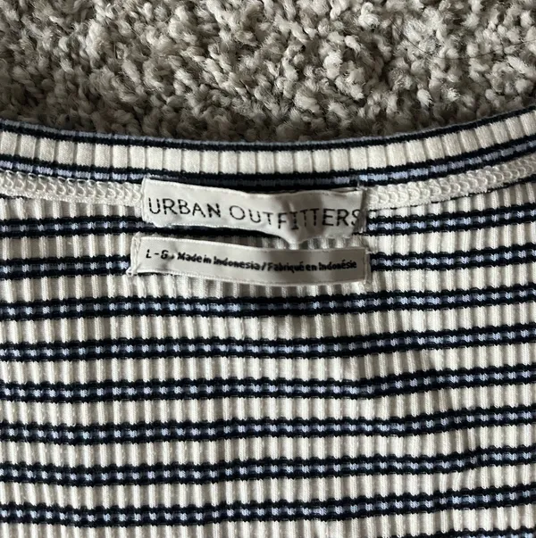Urban Outfitters Crop Top - Image 3