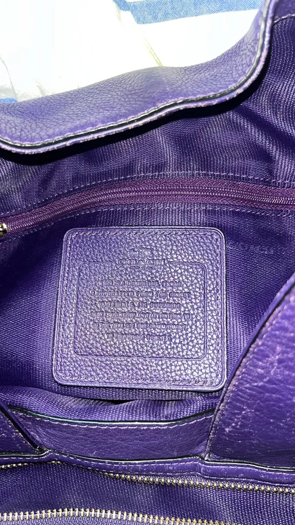 Purple Coach leather shoulder bag with gold hardware - Image 11