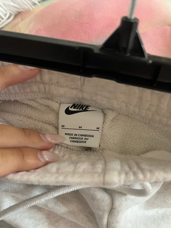 Nike Birch Heather Women's Sportswear Club Fleece Mid-Rise Oversized Sweatpants - Image 4