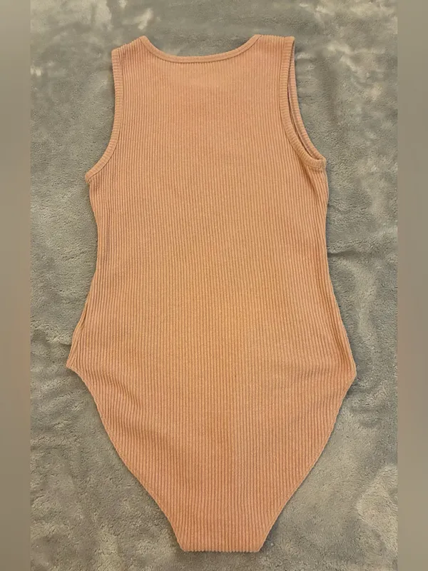 Women’s American Eagle Outfitters Ribbed Peach One-Piece Bodysuit Size Medium - Image 5
