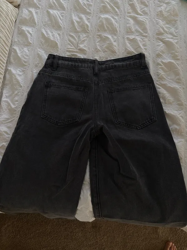 Low-Rise Edikted Jeans - Image 4