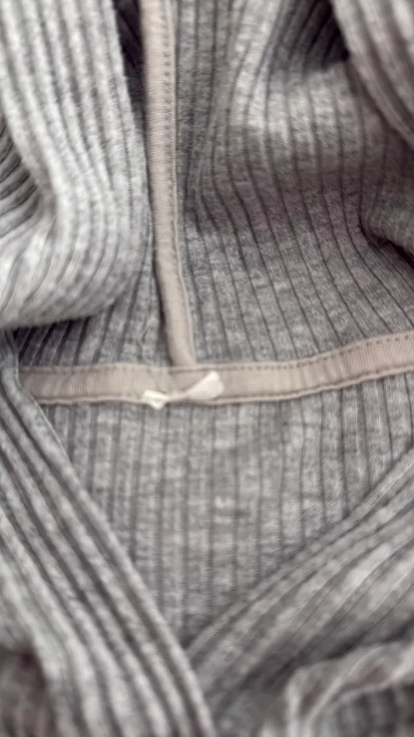 Muse Alo Yoga Hoodie Ribbed Crop - Image 4
