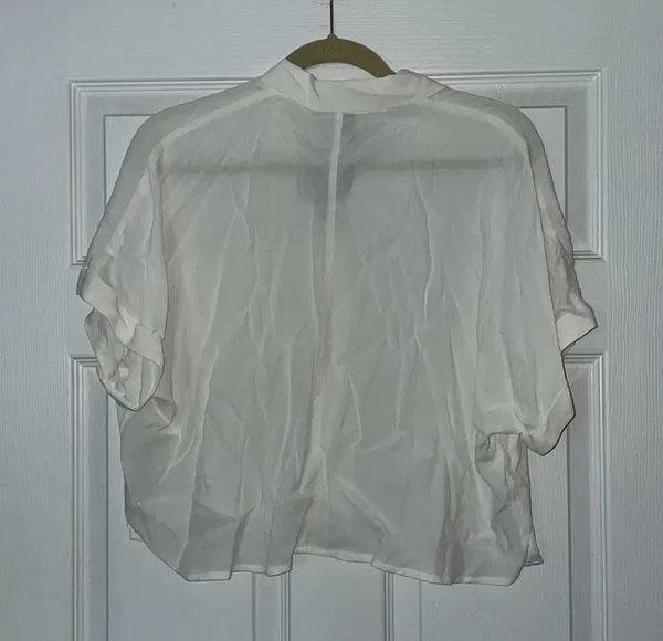 Women’s Forever 21 white button up crop top - Image 3