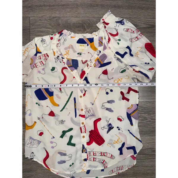 Maeve Anthropologie Blouse Size 2 Winter Gear Novelty Print Ruffle White Multi - Image 5