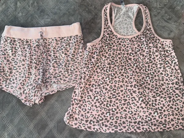 Short women’s pajama set pink size M - Image 3