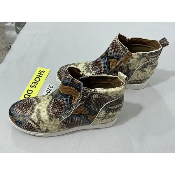 Womans Rouge Rose Snake Print Size 9 Hidden Wedge Sneaker Booties - Image 3