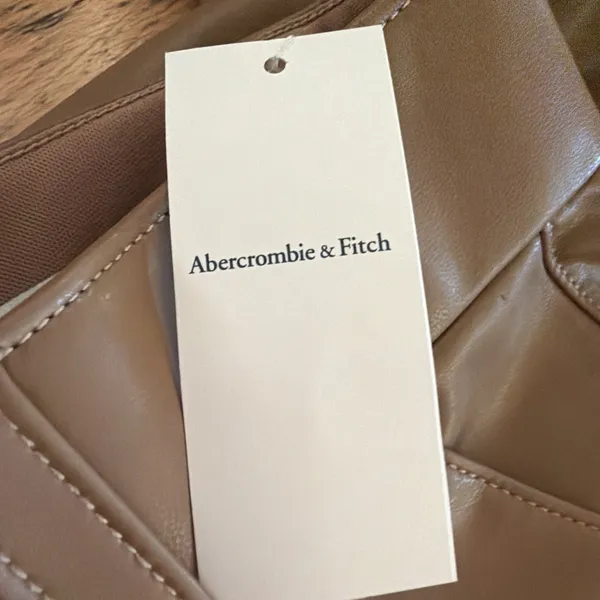 ABERCROMBIE & FITCH Vegan Leather Shorts High Rise Stretch Camel Brown Tan M - Image 4
