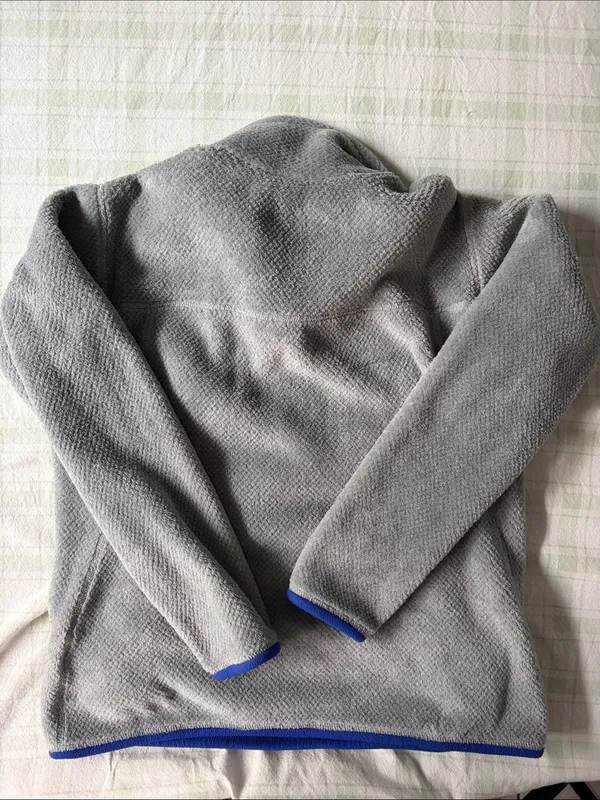 Patagonia Light Gray Fleece Zip-Up with Blue Trim - Image 6