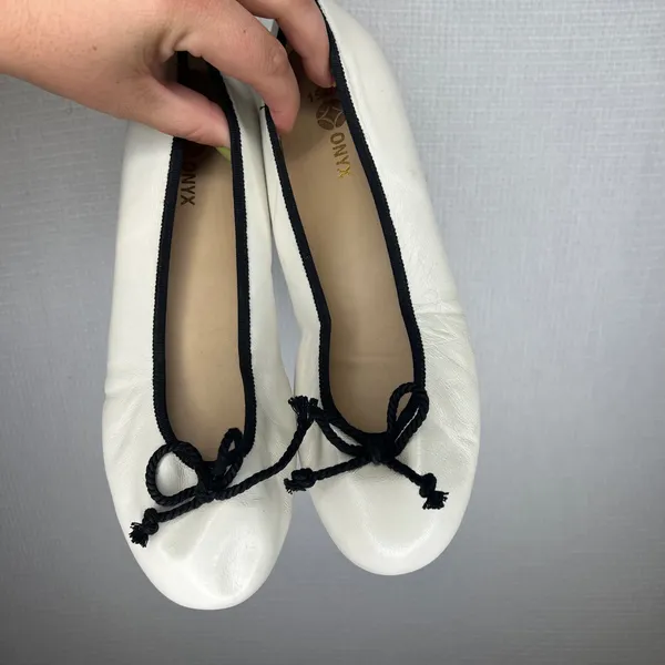 ONYX Cream Leather Ballet Flats Black Trim Rope Bow Round Toe Size 41 32024/154 - Image 2