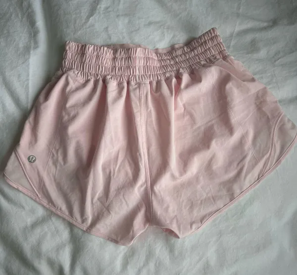 Lululemon Hotty Hot High-Rise Lined Short 2.5" Strawberry Milkshake - Image 3