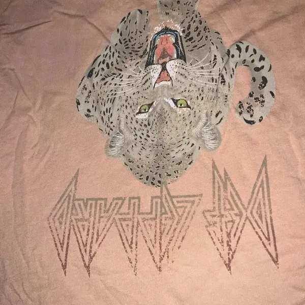 Def Leppard crop top tiger nude t-shirt concert tee size XS - Image 2