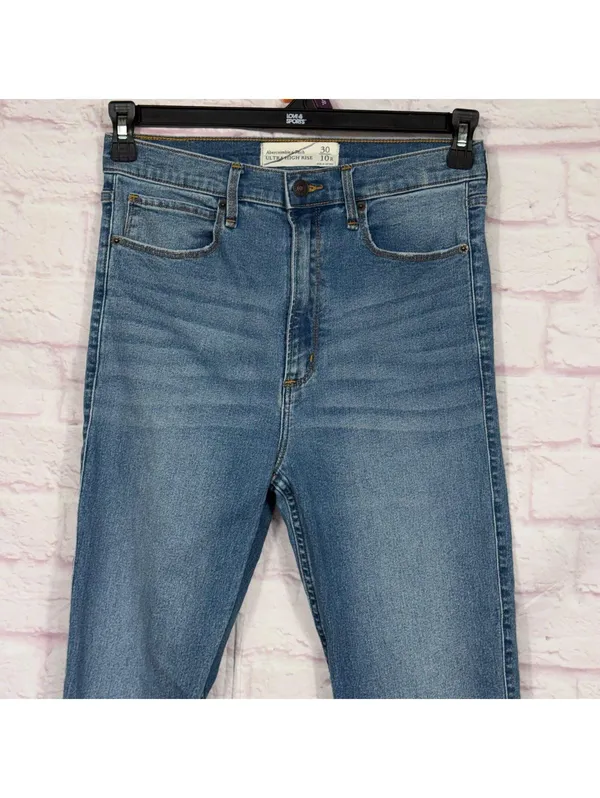 Abercrombie & Fitch Ultra High Rise Jeans 30/10R - Image 2