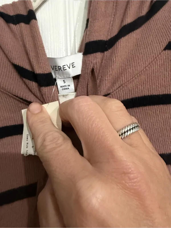 NWT evereve Zoey inset sweatshirt size small - Image 4