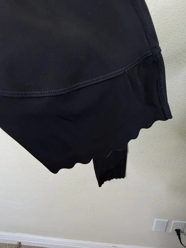 Lululemon Align Scalloped Hem High-Rise Crop 23" Black Womens‎ Size 14 - Image 3