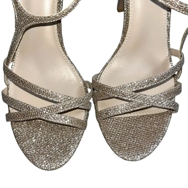 Pelle Moda Oneda Platinum Gold High Heels Size 9M - Image 4