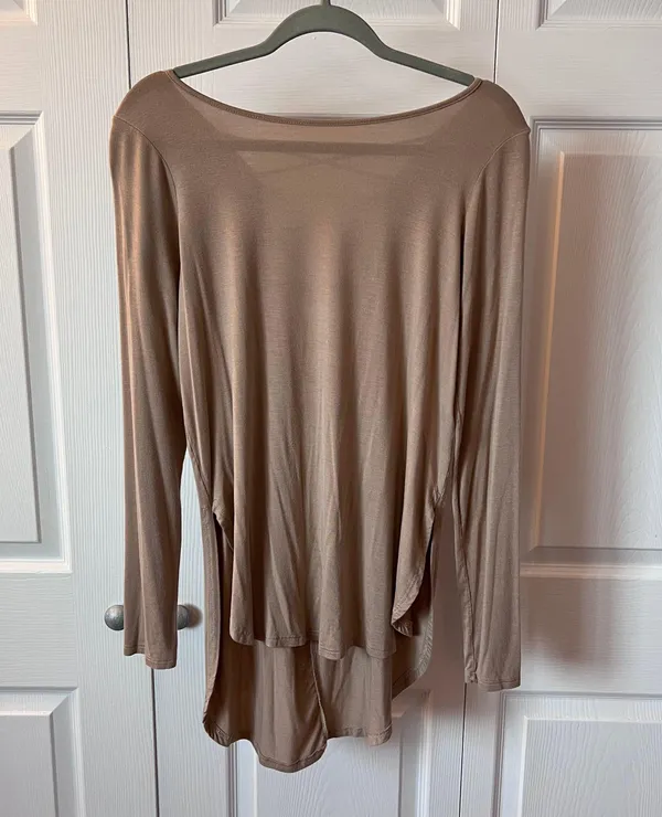 Forever 21 High-Low Tan Lace-Up-Back Long Sleeve Tunic Size Medium - Image 2