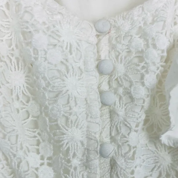 Free People “half moon”white mini dress with floral lace inset & ruffles.Size XS - Image 3