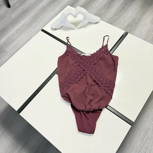 ✨ Abercrombie & Fitch Plum Lace-Trim Cami Bodysuit | Size SP ✨ - Image 6