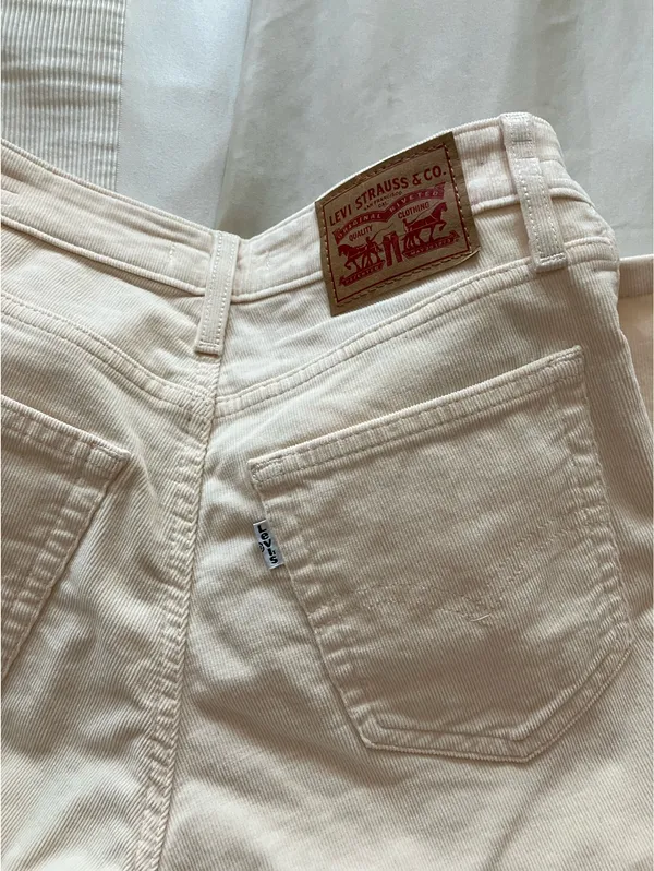 Levi's 725 High Rise Bootcut Cream Corduroy Pants size 25 - Image 3