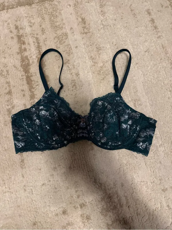 NWOT Victoria Secret Green Lace Bra 34C - Image 3