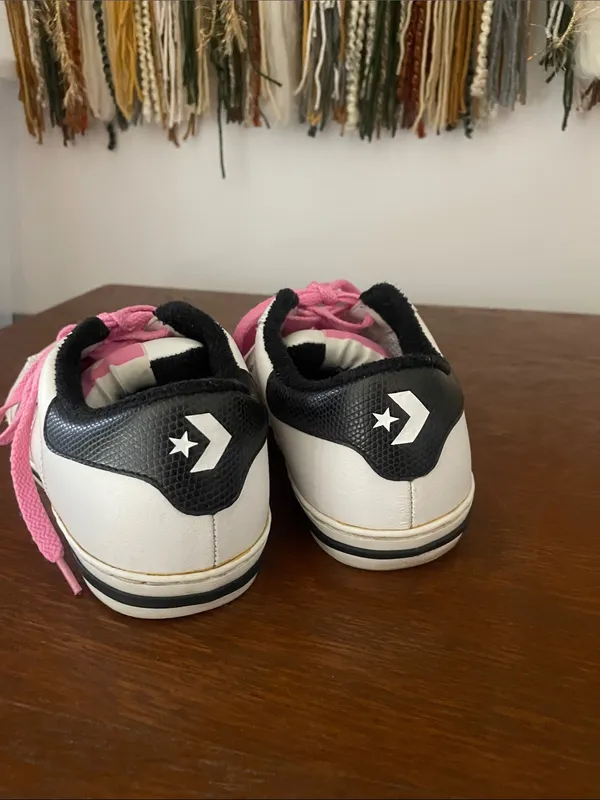 White Low-Top Sneakers with Pink Laces converse size 6 - Image 4