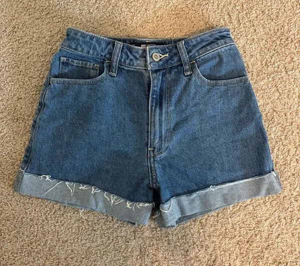 Hollister Ultra High-Rise Mom Shorts - Image 3