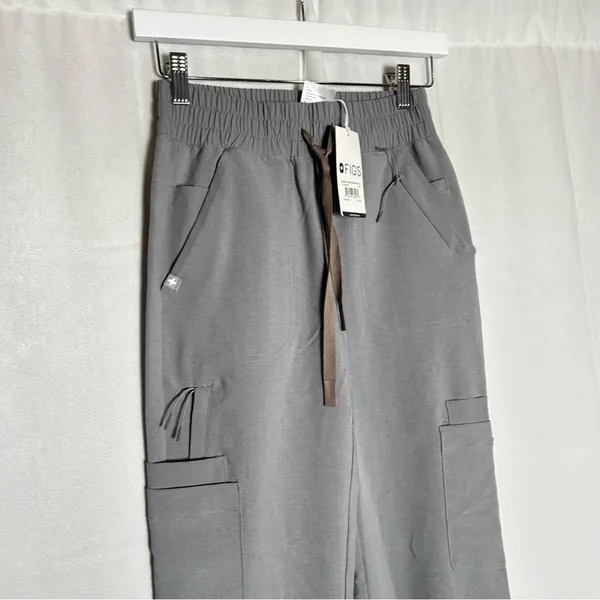 NWT Figs Gray Charlotte 21 Pocket Slim‎ Scrub Pants Size XXS - Image 3