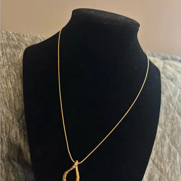 Roman Gold Teardrop Pendant Necklace and Hoop Earring Set - Gold - Image 7