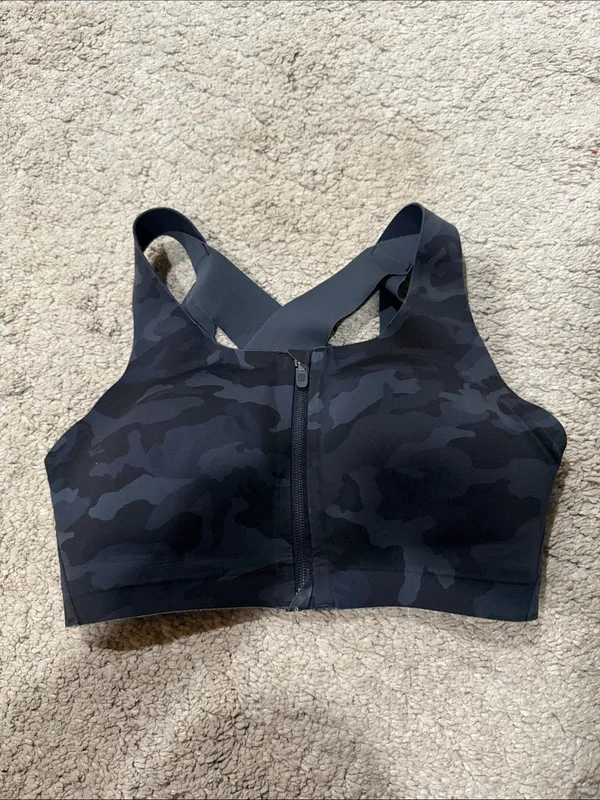 lululemon athletica Black camo Bra 32DD EUC - Image 2