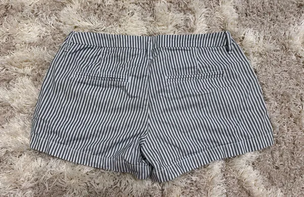 Old Navy Striped Career Shorts size 6 - Image 3