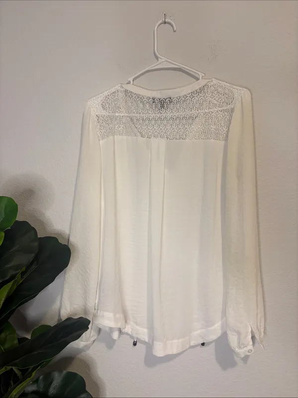 Neiman Marcus off White Crochet-Back peasant Top long sleeves medium - Image 4