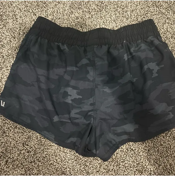 Vuori Shorts - Image 2