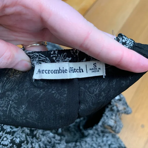 Abercrombie‎ & Fitch Floral Off Shoulder Bodice Black Metallic Stripe Size Small - Image 6