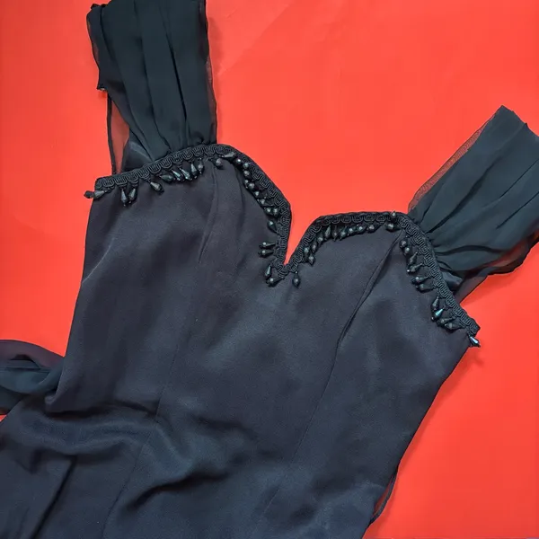 Scarlett Black Sleeveless Cocktail Gown - Image 2