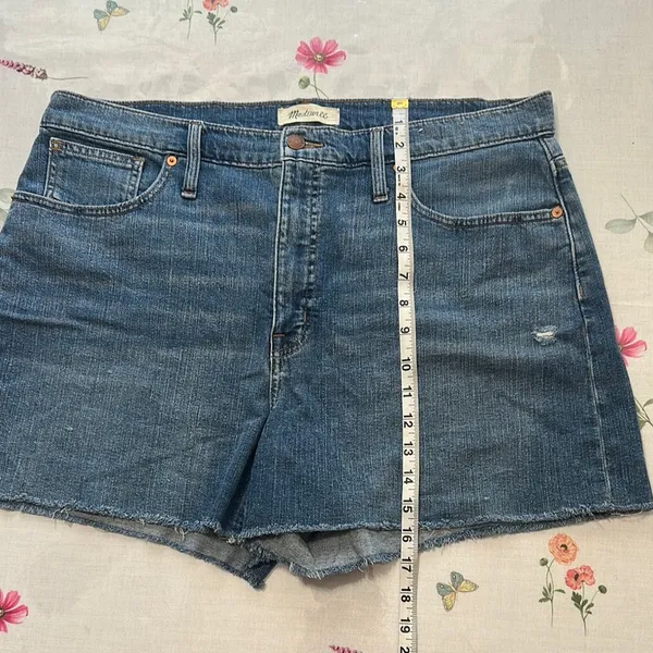 Madewell High-rise denim Blue Jean Shorts Raw Frayed Hem Size 32 - Image 6